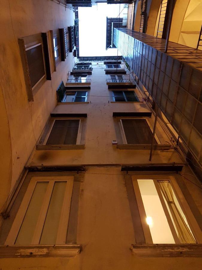 61 Piazza Cavour * Napoli